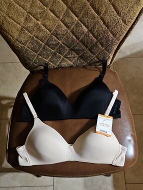 Lot Of 2 Warner's Wire Free T-Shirt Bras Lightly Lined Padded Black Cream NWT